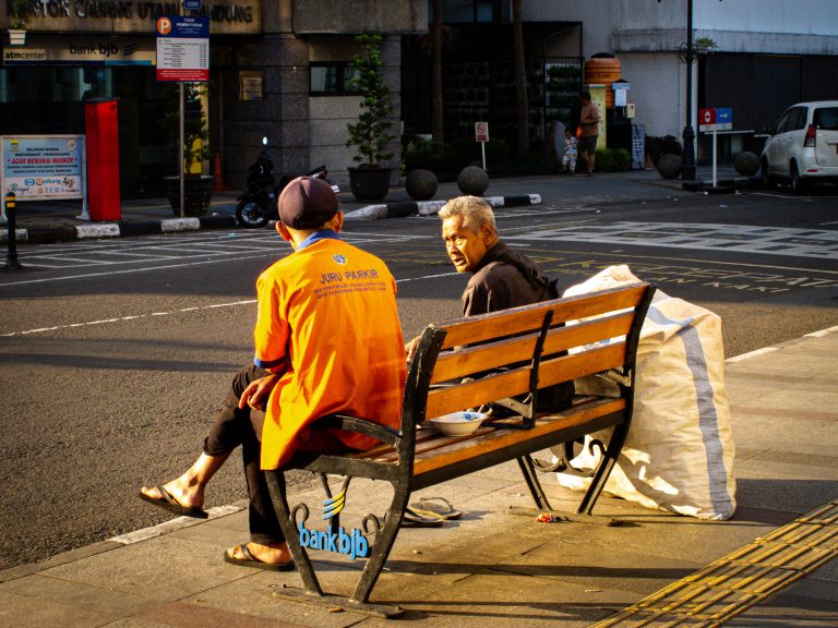Street photo in Bandung, Indonesia by Naufal Ramadhan