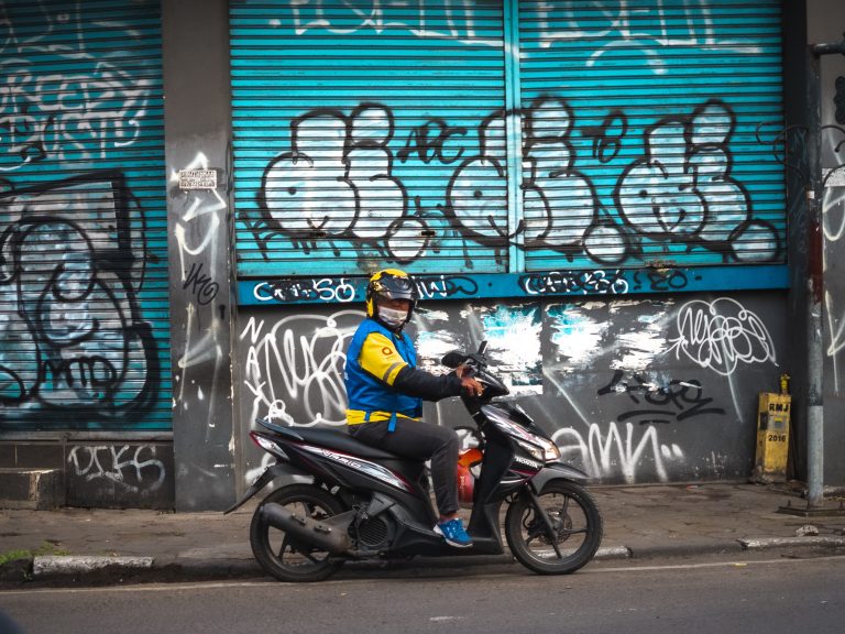 Street photo in Bandung, Indonesia by Naufal Ramadhan