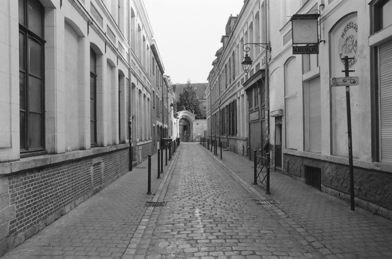 Street photo in Lille, France by Almar Hiemstra