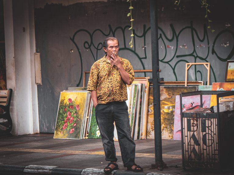 Street photo in Bandung, Indonesia by Naufal Ramadhan
