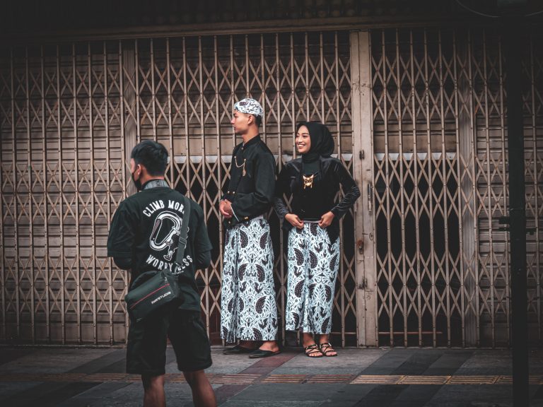 Street photo in Bandung, Indonesia by Naufal Ramadhan