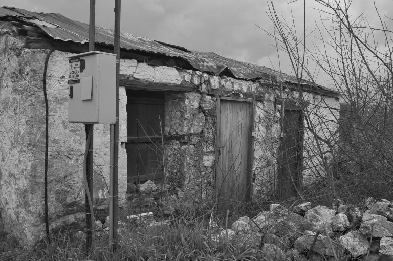 Street photo in Yeşilüzümlü, Turkey by Pete Buckley