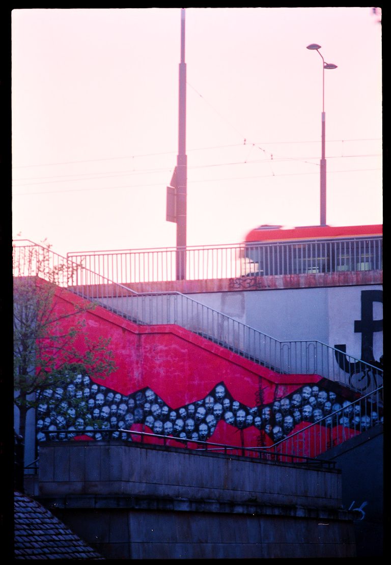 Photo by Szymon Wolder