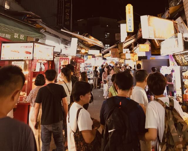 Street photo in Taipei, Taiwan by Jason Moody