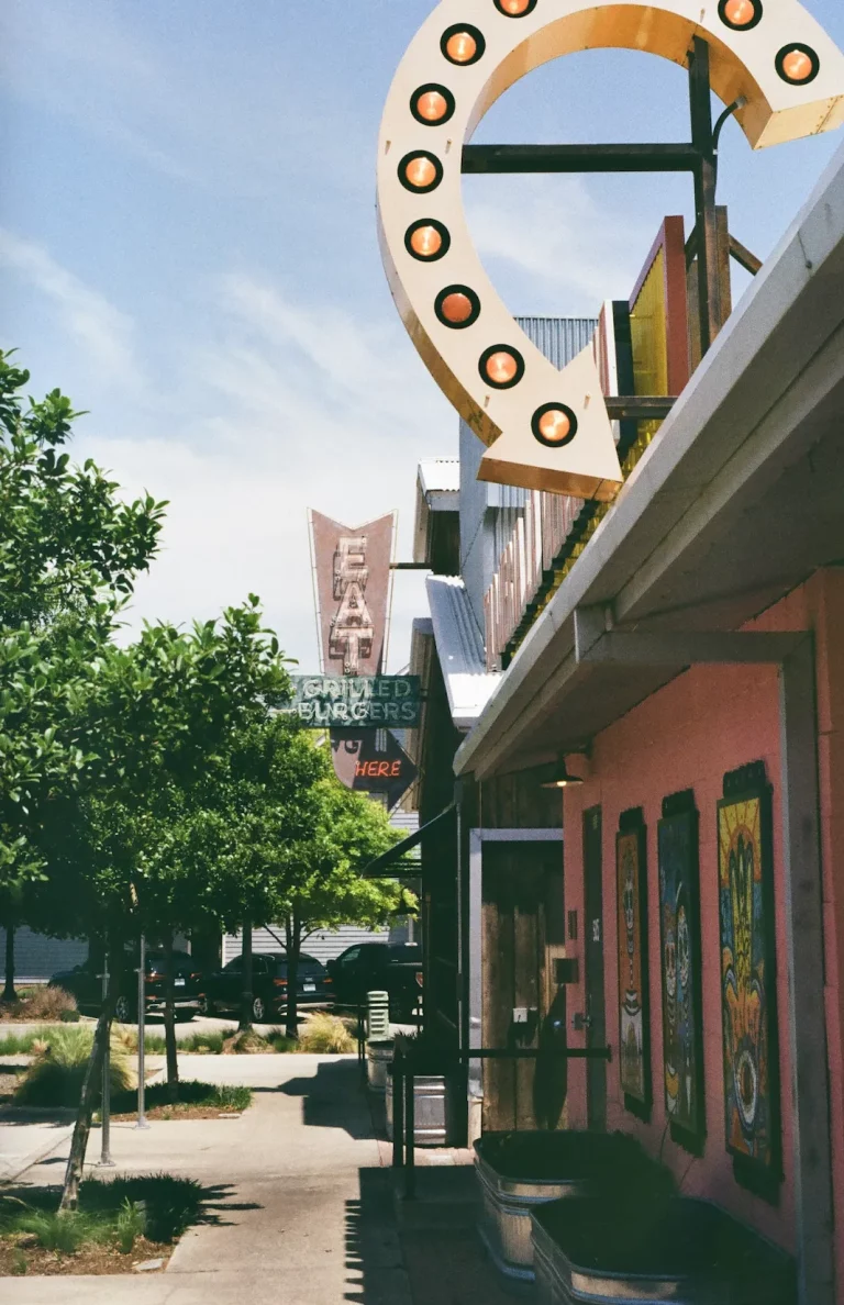 Street photo in Irving, United States by Alvaro Huu