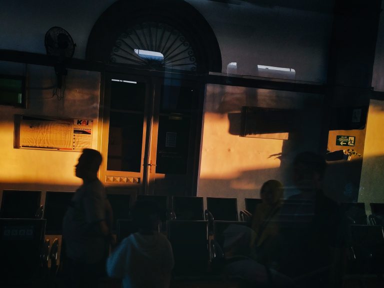 Street photo in Indonesia by Kadek Windhu
