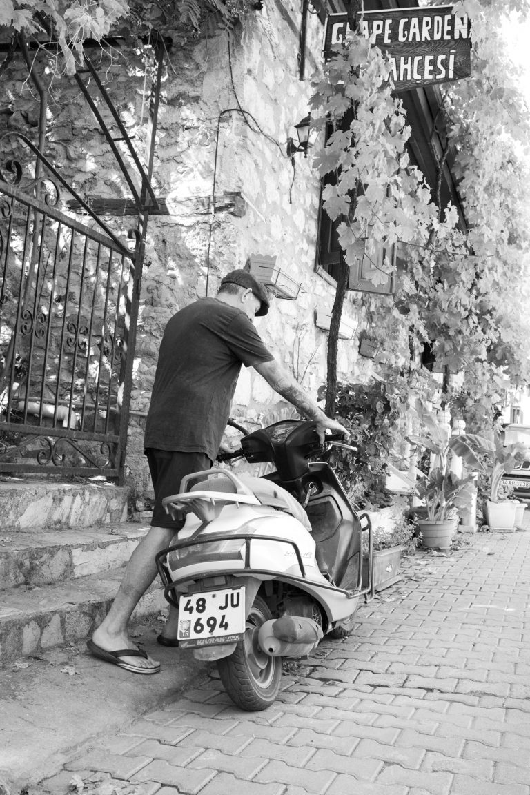 Street photo in Yeşilüzümlü, Turkey by Pete Buckley