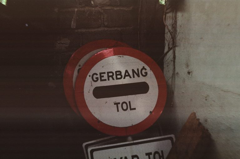 Street photo in Bogor, Indonesia by Bayu Fadhillah