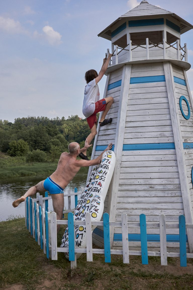 Street photo in Tuchkovo, Russia by Mikhail Matvienko