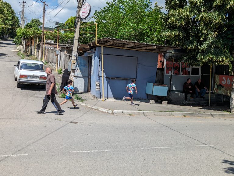 Street photo in Dusheti, Georgia by Luka Chonkadze