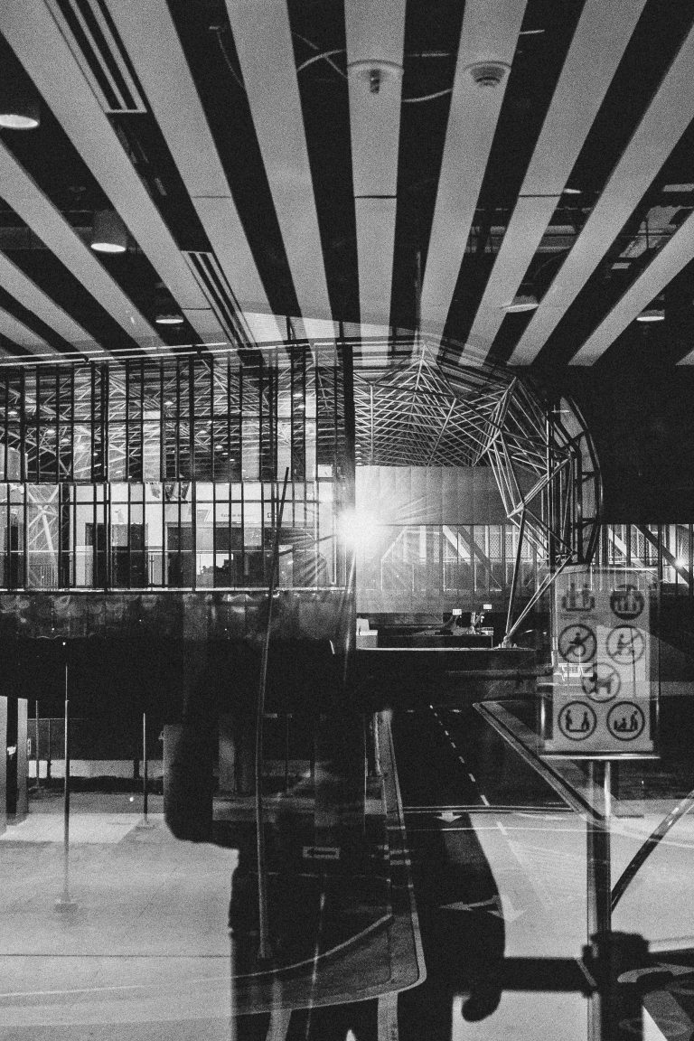 Street photo in Panama City, Panama by Diego Valle