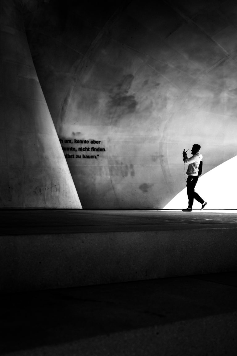 Street photo in Wolfsburg, Germany by Tjark Roßmann