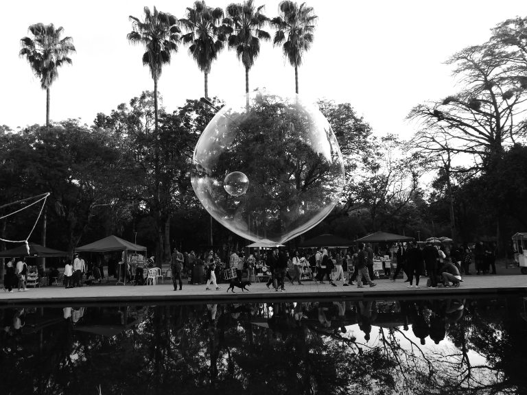 Street photo in Porto Alegre, Brazil by Daniel Amaro