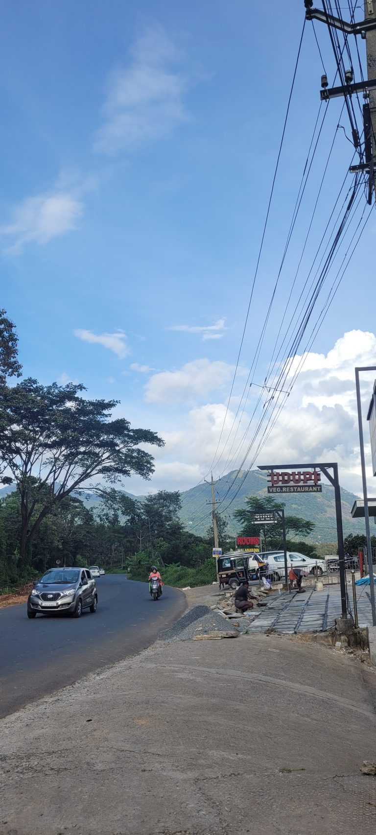 Street photo in Wayanad, India by Aneesha Paul