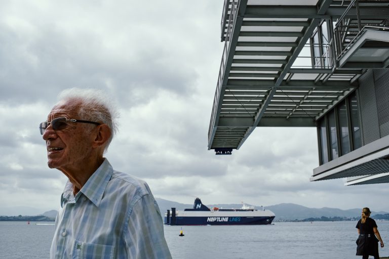 Street photo in Santander, Spain by Rober Tomás