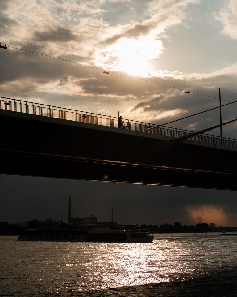 Street photo in Düsseldorf, Germany by Patrick Nitsch