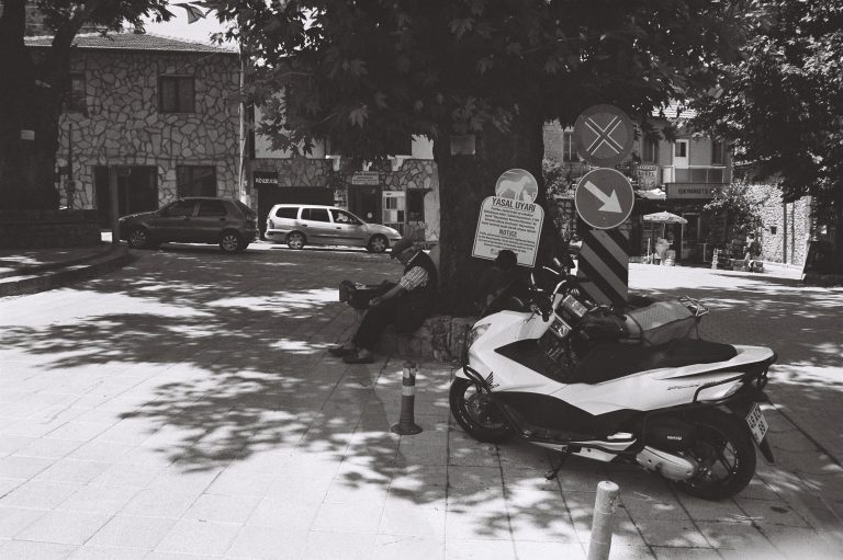 Street photo in Yeşilüzümlü, Turkey by Pete Buckley