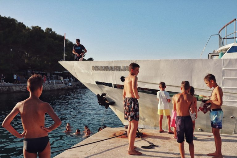 Street photo in Mali Iž, Croatia by Vedran Peruničić