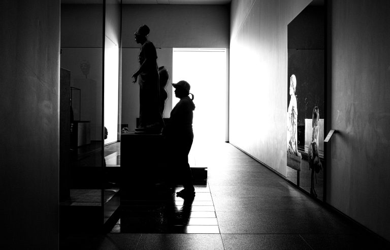 Street photo in Saadiyat, United Arab Emirates by Pete Buckley