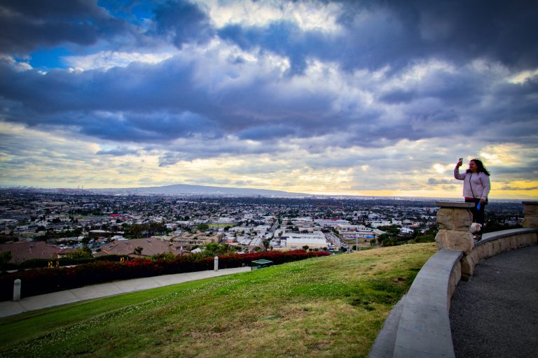 Street photo in Signal Hill, United States by Flavio Pereira