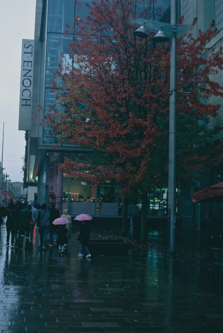 Street photo in Glasgow, United Kingdom by Nikhil Seenivas T K