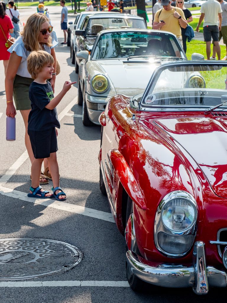 Street photo in Hinsdale, United States by Bert Tevel