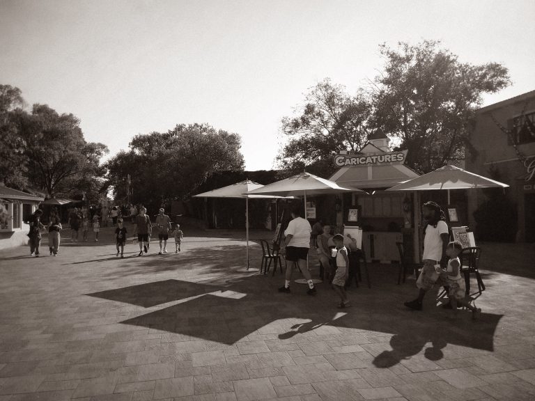 Street photo in Mason, United States by Luke Wilson
