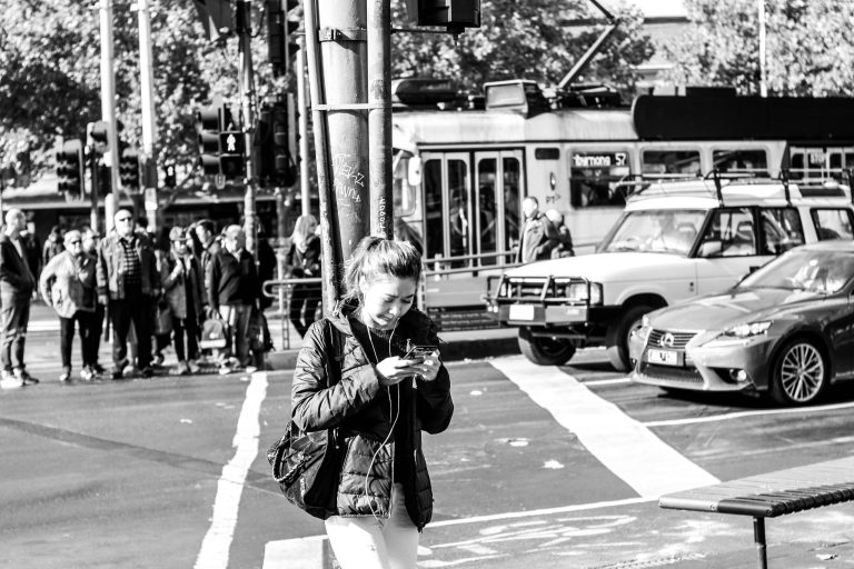Street photo in Melbourne, Australia by Leng Chao Teoh