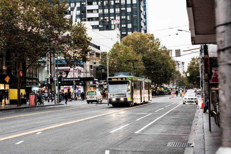Street photo in Melbourne, Australia by Leng Chao Teoh