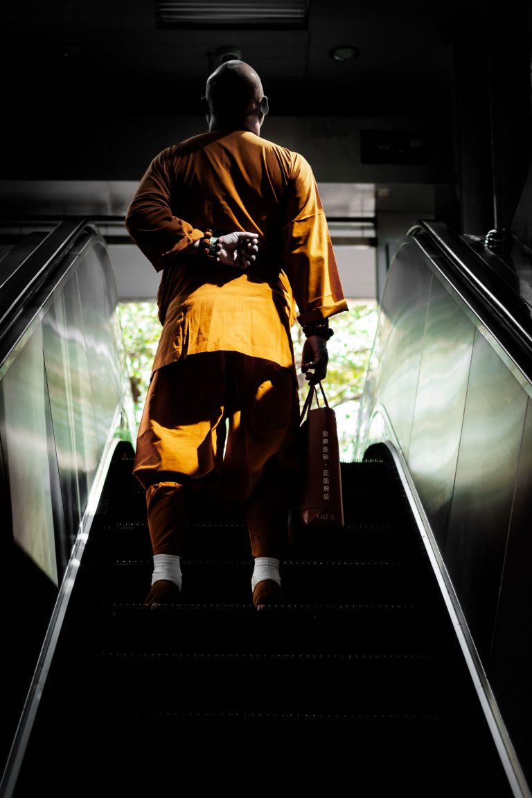 Street photo in Shenzhen, China by Jay SE1