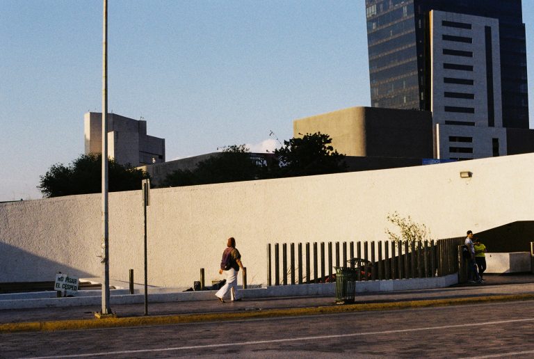 Street photo in Monterrey, Mexico by Jorge Cárdenas