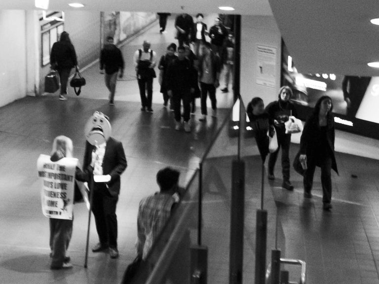 Street photo in Sydney, Australia by Peter Varnay