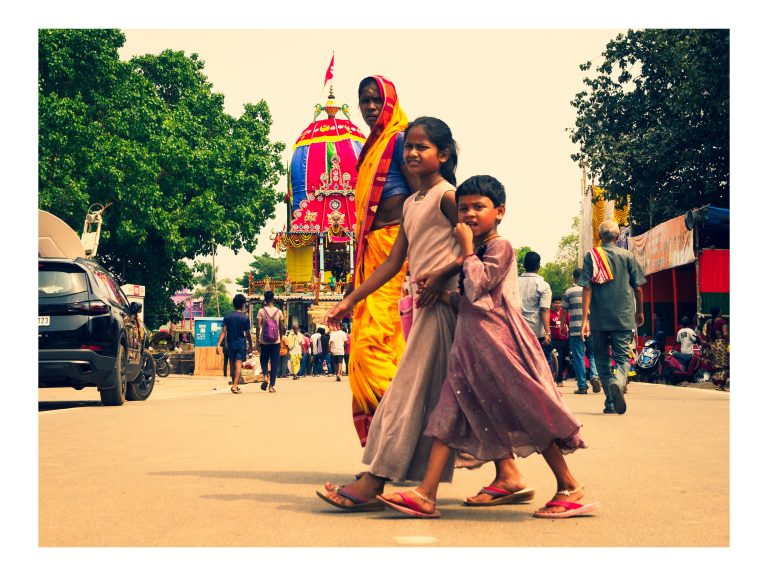 Street photo in Bhubaneswar, India by Rushav Mohanty