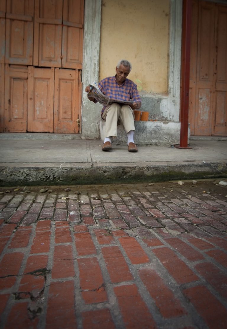 Street photo in Panama City, Panama by Fernando Villamizar