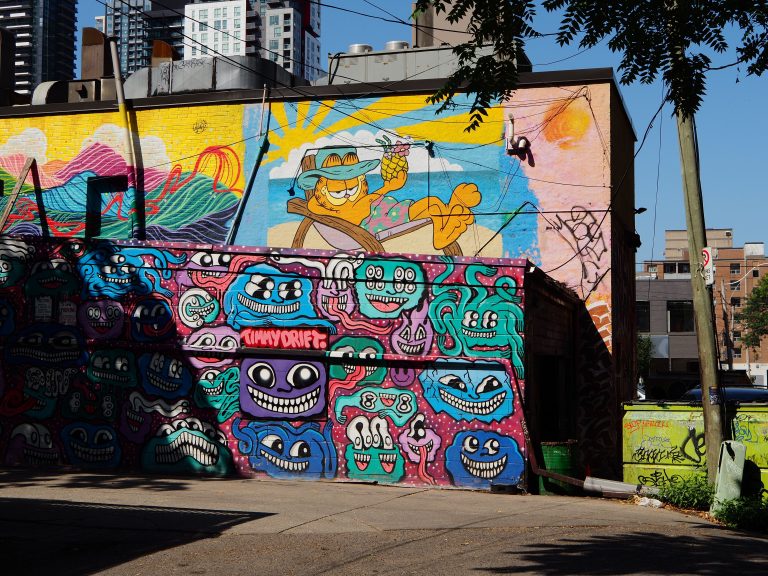Street photo in Toronto, Canada by Alv Vin