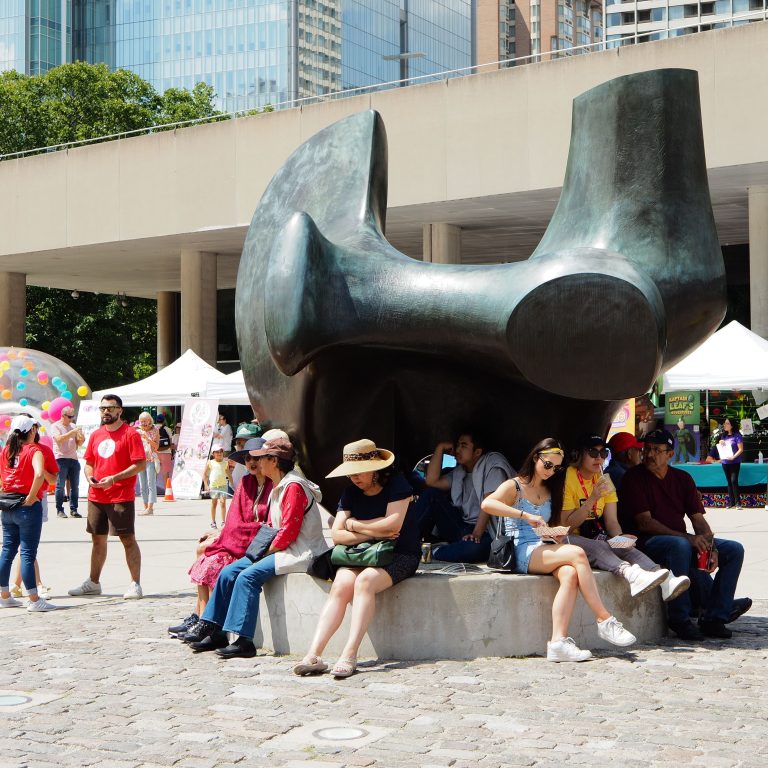 Street photo in Toronto, Canada by Alv Vin