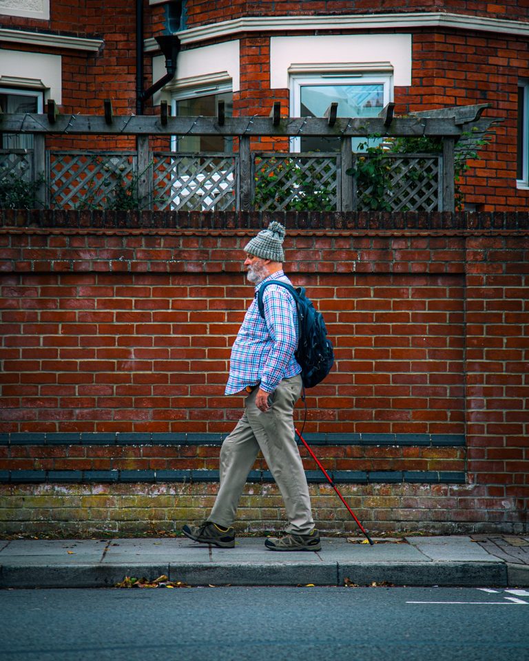 Street photo in Portsmouth, United Kingdom by Sebastian Kawka