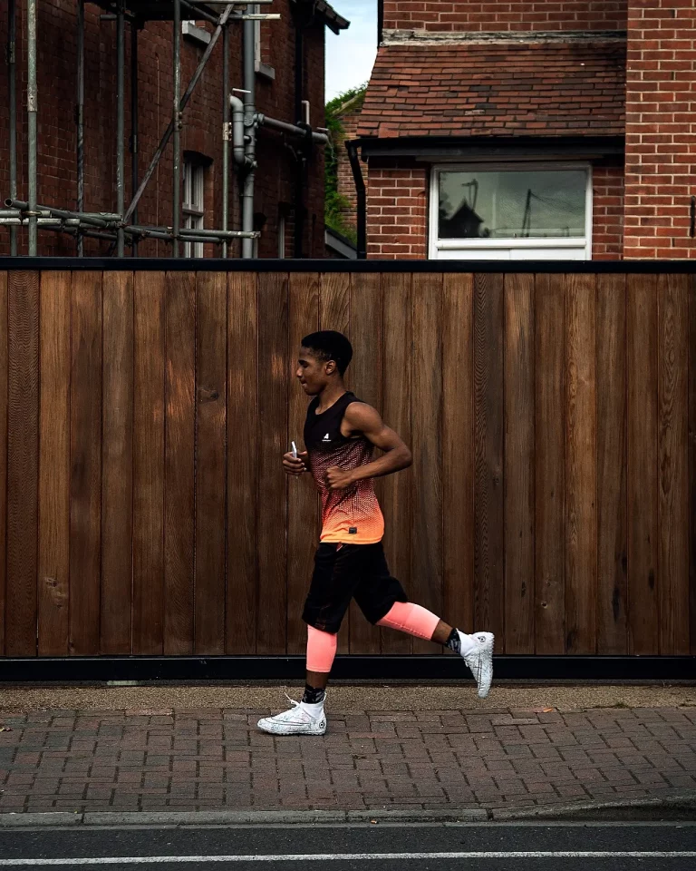 Street photo in Portsmouth, United Kingdom by Sebastian Kawka