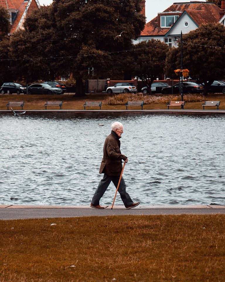 Street photo in Portsmouth, United Kingdom by Sebastian Kawka