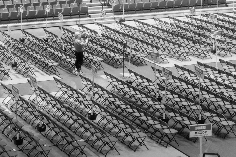 Street photo in Tulsa, United States by Kevin Batts