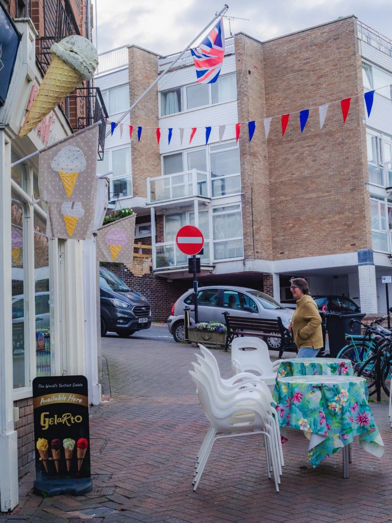 Street photo in Cowes, United Kingdom by Streetlandphotography DAY