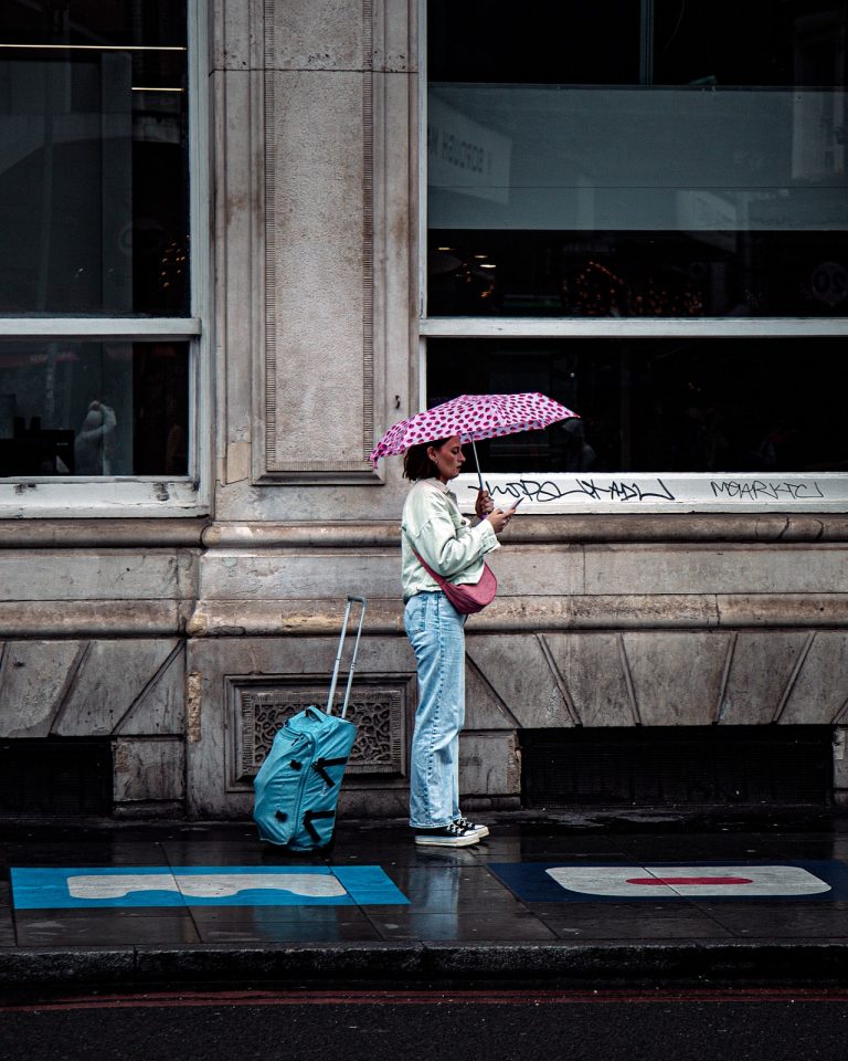 Street photo in London, United Kingdom by Sebastian Kawka