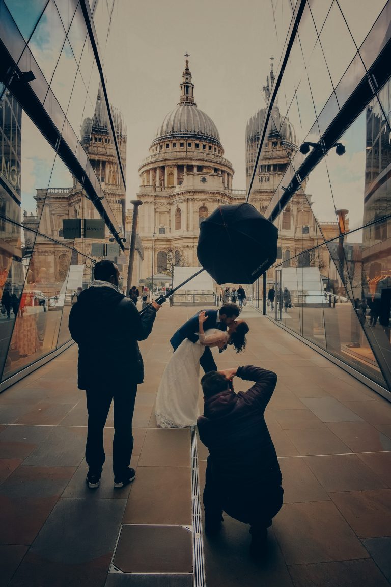 Street photo in London, United Kingdom by Lee Aspey