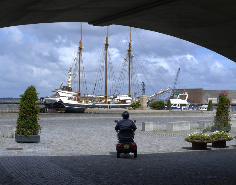 Street photo in Struer, Denmark by Johannes Koppetsch