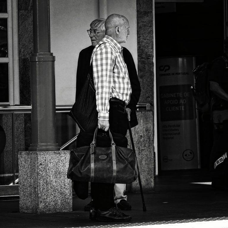 Street photo in Porto, Portugal by Ricardo Ferreira