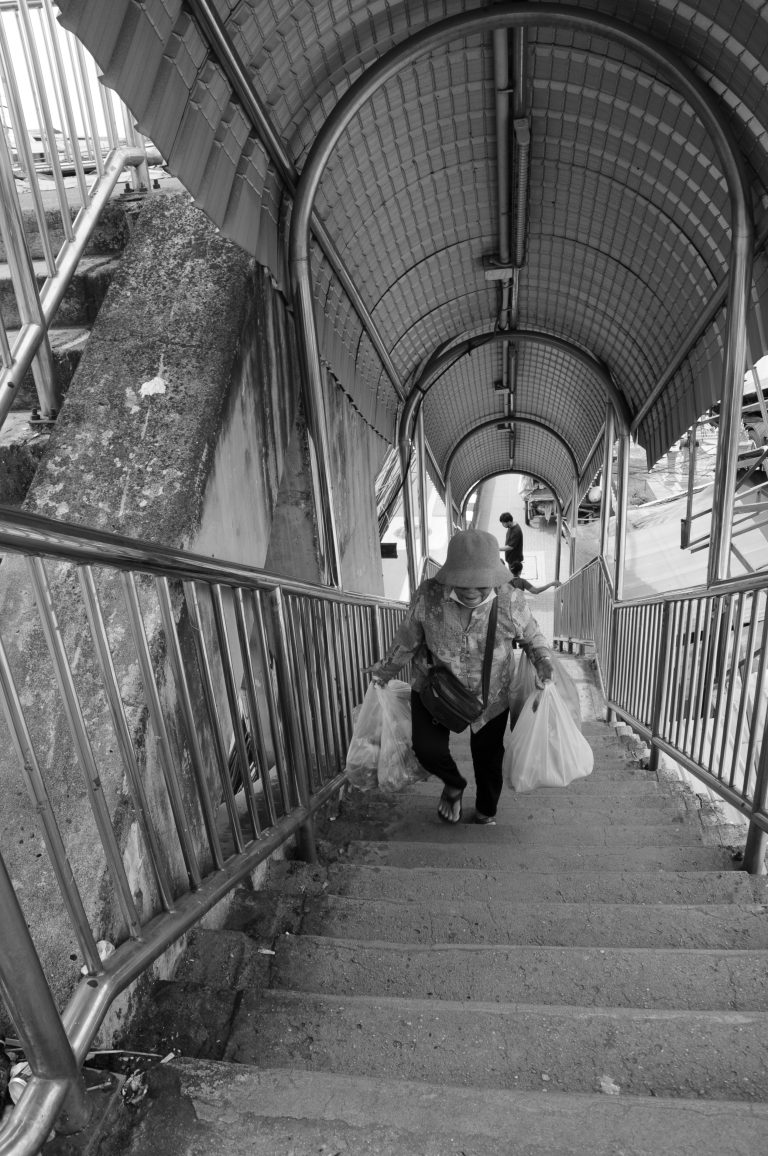 Street photo in Rangsit, Thailand by Peter Baltes