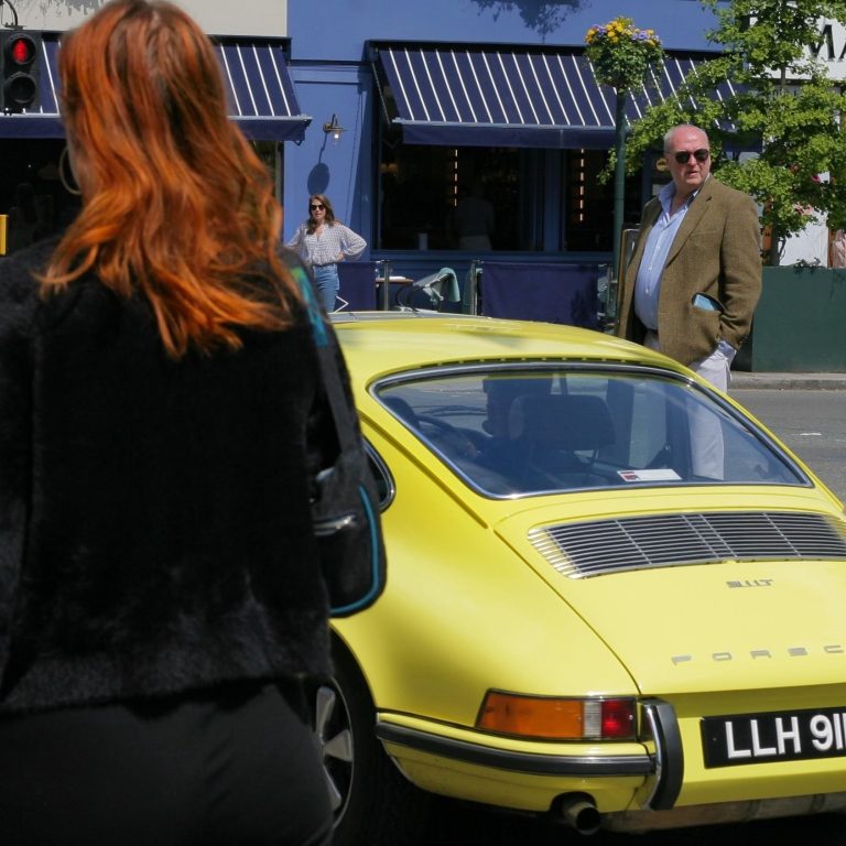 Street photo in Henley-on-Thames, United Kingdom by Nicholas Turner