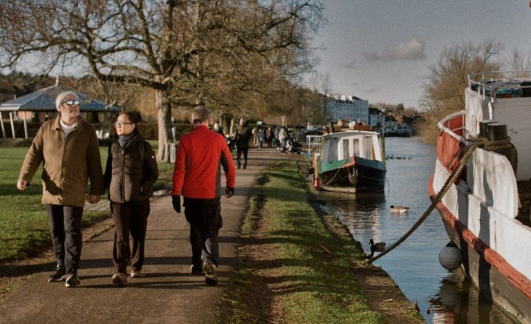 Street photo in Henley-on-Thames, United Kingdom by Nicholas Turner