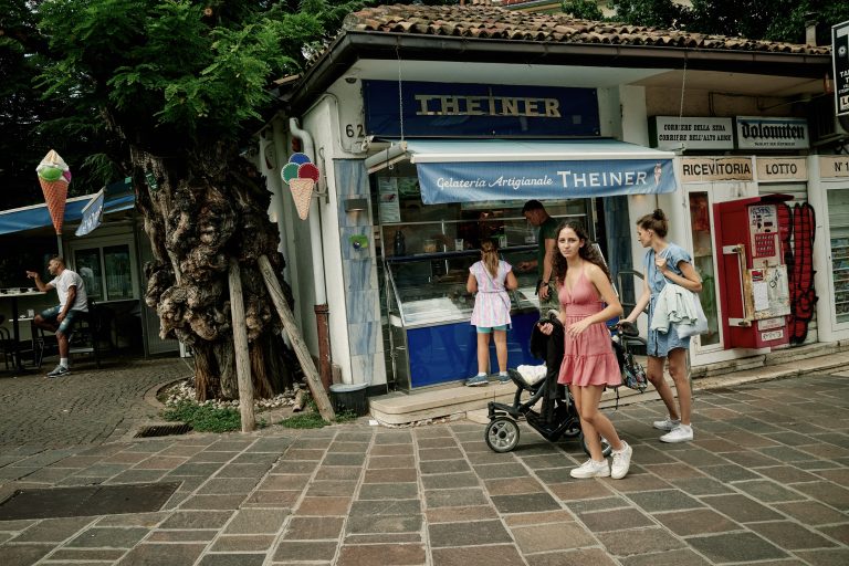 Street photo in Bolzano, Italy by Tim Schardt