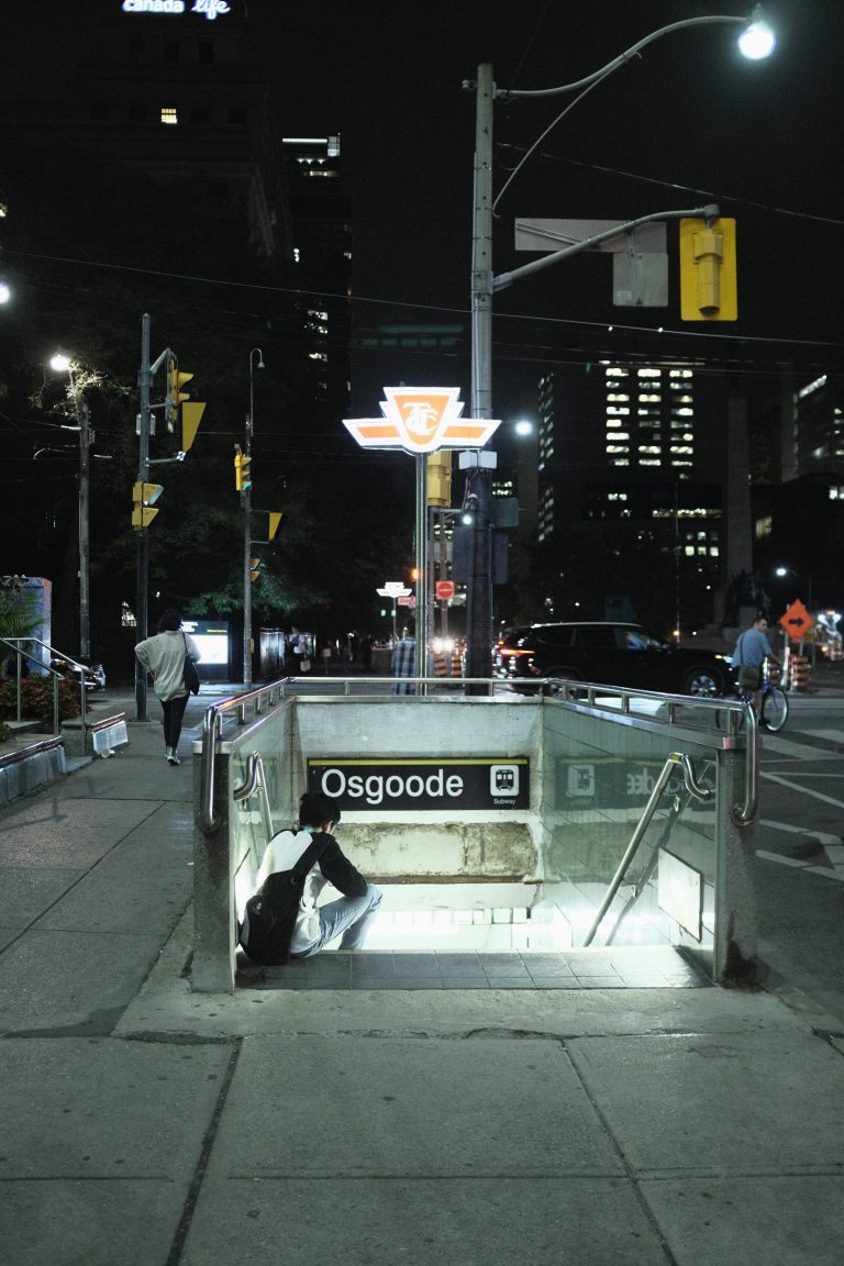 Street photo in Toronto, Canada by Alv Vin